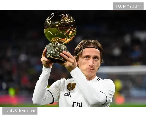 卡马文加携手莫德里奇，皇马中场新组合剑指新赛季荣耀